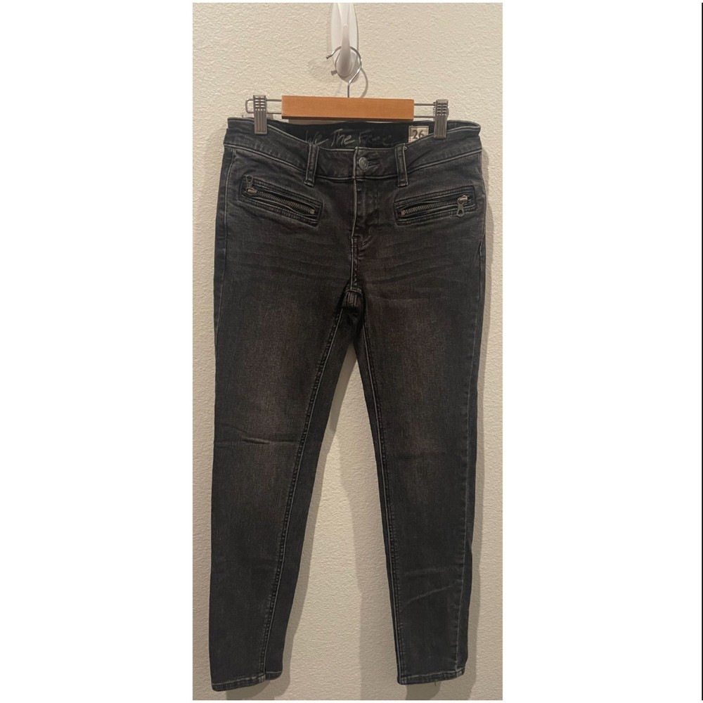 WE THE FREE Jet Low Rise Skinny Zippers Black Jeans